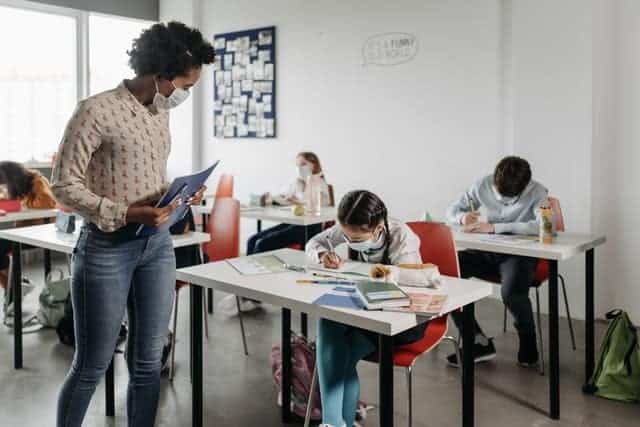 Students work while teacher observes - goal setting for students