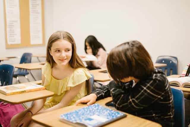 kids talking at school. How to Make Friends at School